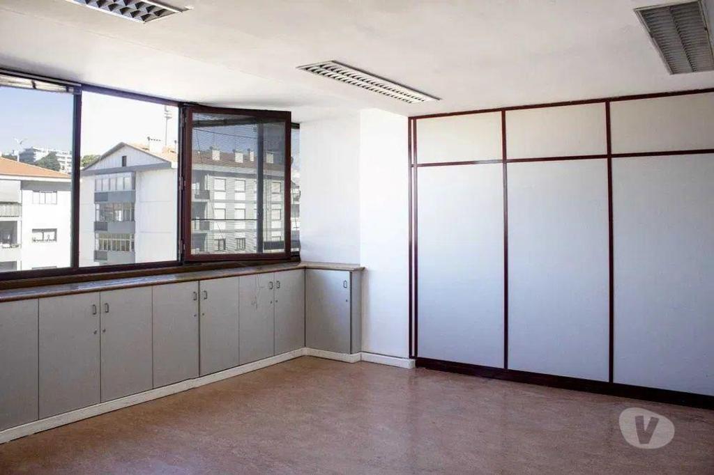 Comprar Loja Vila Nova de Gaia - Fotos para Espaço comerc. (9 salas)metro Av.da República Gaia...
