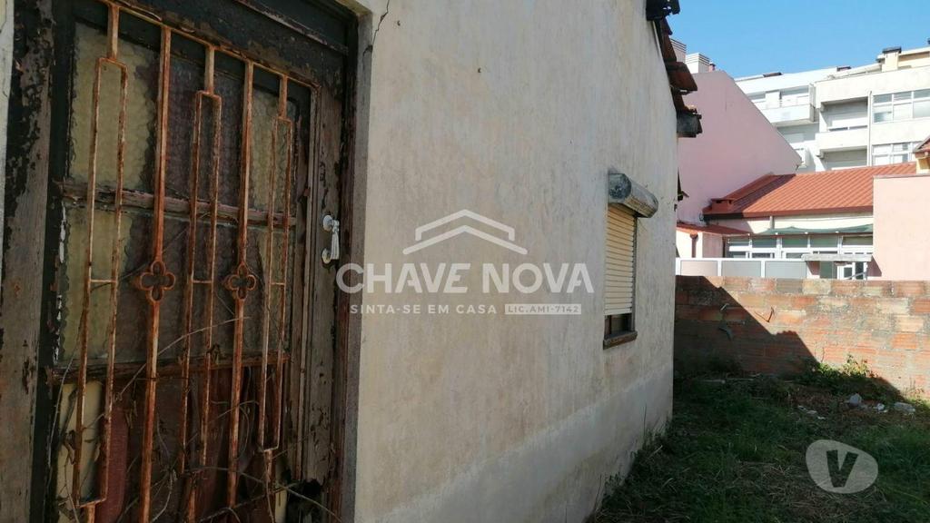 Apartamentos a venda Gondomar - Fotos para Moradia Térrea, com 3 frentes. Centro de Rio Tinto. Gondomar