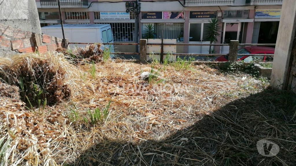 Apartamentos a venda Gondomar - Fotos para Moradia Térrea, com 3 frentes. Centro de Rio Tinto. Gondomar