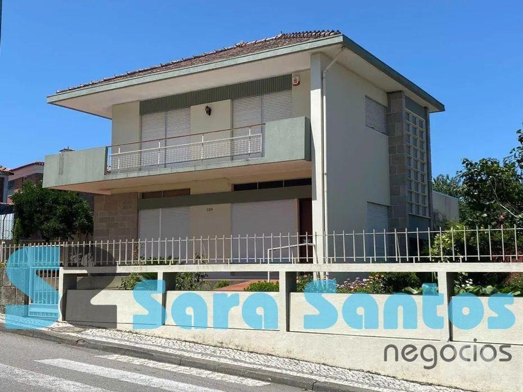 Apartamentos a venda Santa Maria da Feira - Fotos para Moradia T4 Mobilado junto ás Termas S. Jorge-Santa Maria Feira