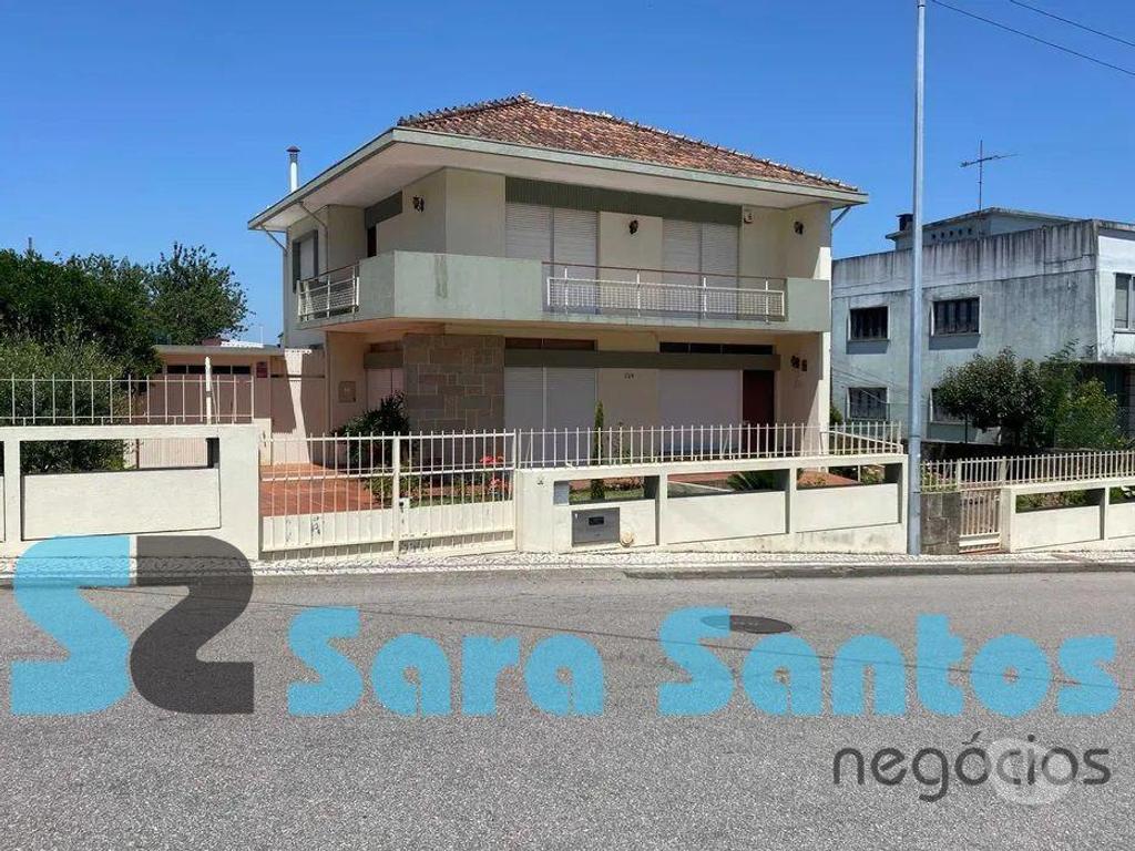 Apartamentos a venda Santa Maria da Feira - Fotos para Moradia T4 Mobilado junto ás Termas S. Jorge-Santa Maria Feira