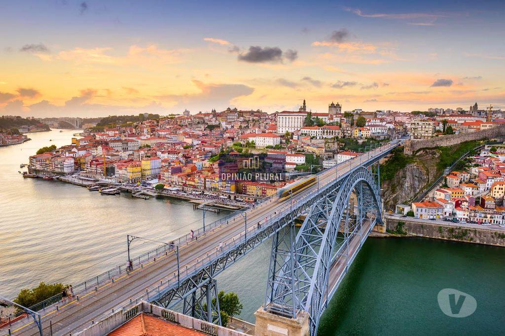 Comprar Loja Porto - Fotos para Prédio com Duas frentes em Plena Zona Histórica na Baixa do...