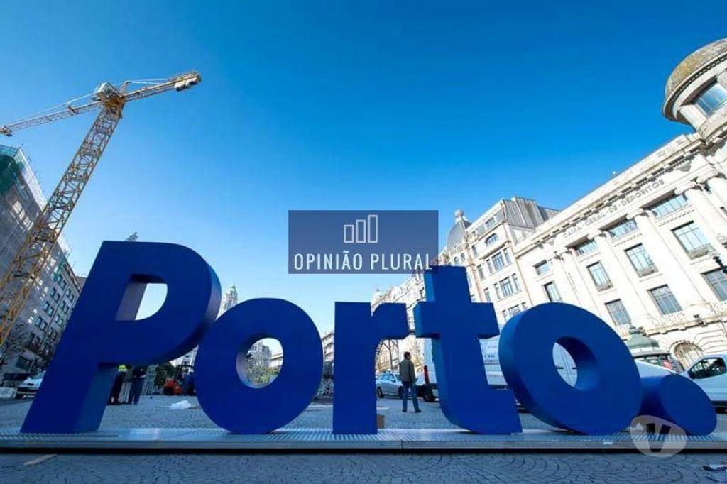 Comprar Loja Porto - Fotos para Prédio com Duas frentes em Plena Zona Histórica na Baixa do...