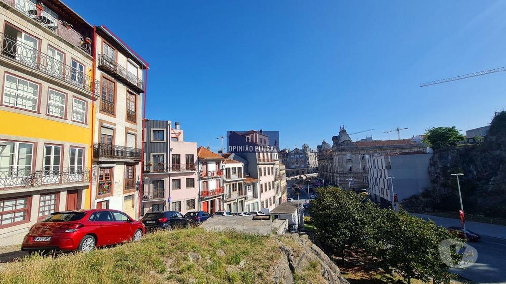 Comprar Loja Porto - Fotos para Prédio com Duas frentes em Plena Zona Histórica na Baixa do...