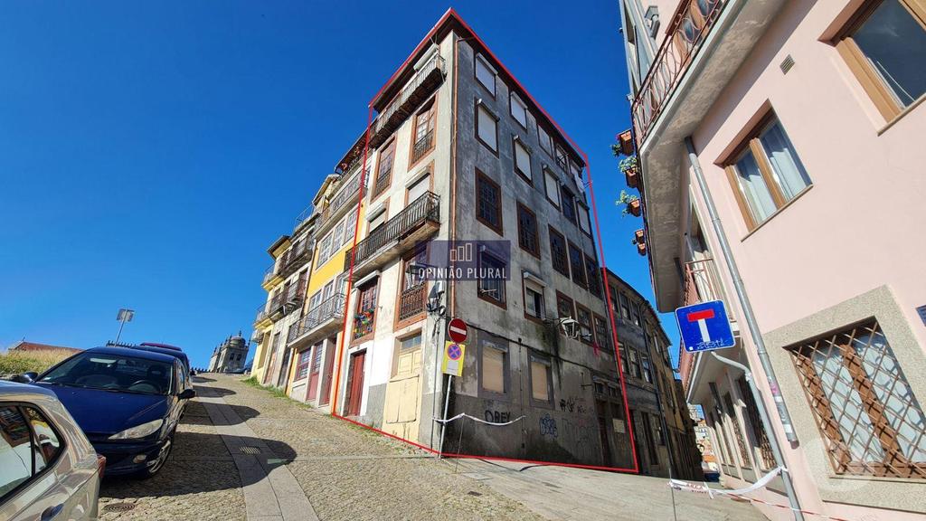 Comprar Loja Porto - Fotos para Prédio com Duas frentes em Plena Zona Histórica na Baixa do...