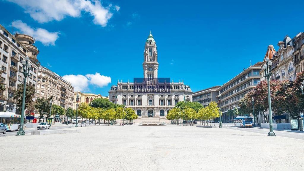 Comprar Loja Porto - Fotos para Prédio com Duas frentes em Plena Zona Histórica na Baixa do...