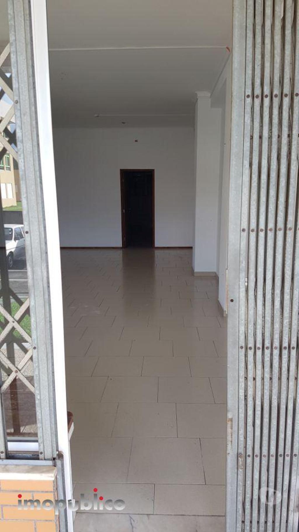 Comprar Loja Vila Verde - Fotos para LOJA DESTINADA A ACTIVIDADES ECONÓMICAS SERVIÇOS. EXCELENTE...