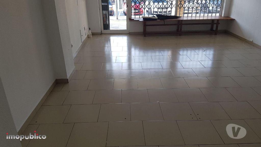Comprar Loja Vila Verde - Fotos para LOJA DESTINADA A ACTIVIDADES ECONÓMICAS SERVIÇOS. EXCELENTE...