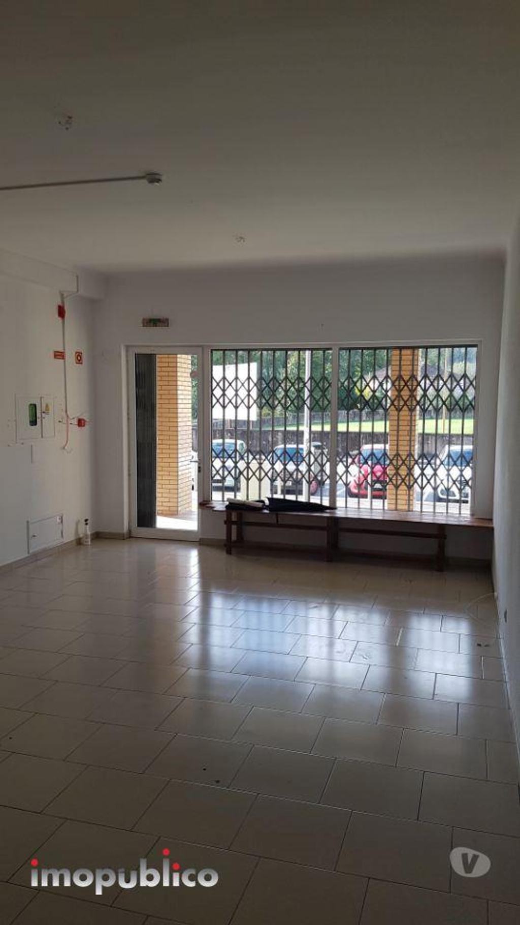 Comprar Loja Vila Verde - Fotos para LOJA DESTINADA A ACTIVIDADES ECONÓMICAS SERVIÇOS. EXCELENTE...