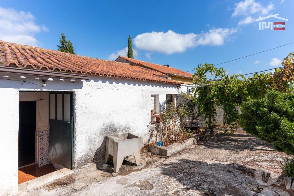 Apartamentos a venda Ourém - Fotos para Moradia T3 com condições mínimas de habitabilidade numa aldeia
