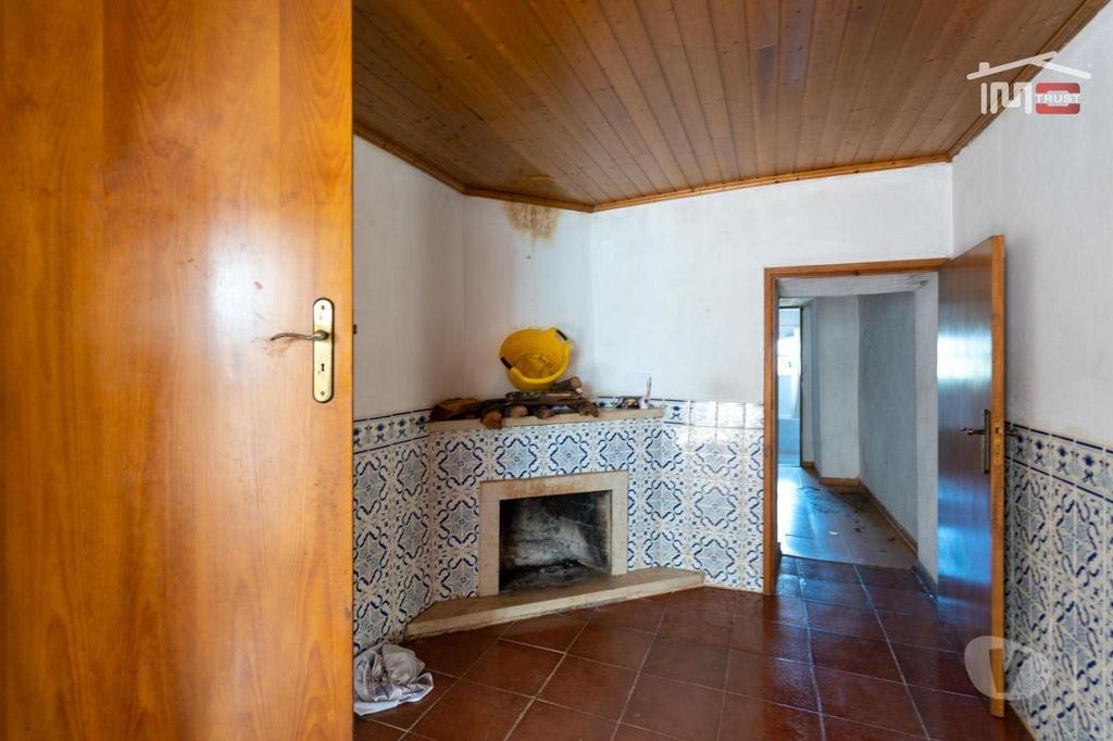 Apartamentos a venda Ourém - Fotos para Moradia T3 com condições mínimas de habitabilidade numa aldeia