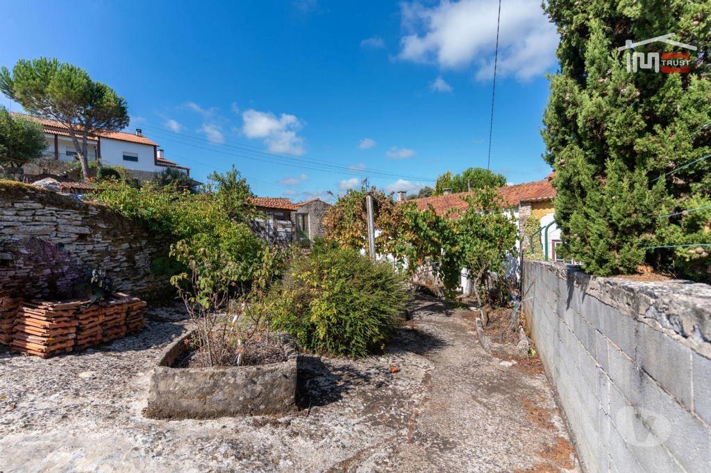 Apartamentos a venda Ourém - Fotos para Moradia T3 com condições mínimas de habitabilidade numa aldeia