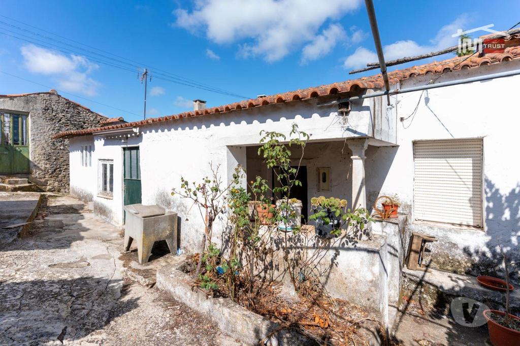 Apartamentos a venda Ourém - Fotos para Moradia T3 com condições mínimas de habitabilidade numa aldeia