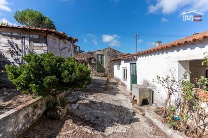 Casas a venda - Fotos para Moradia T3 com condições mínimas de habitabilidade numa aldeia