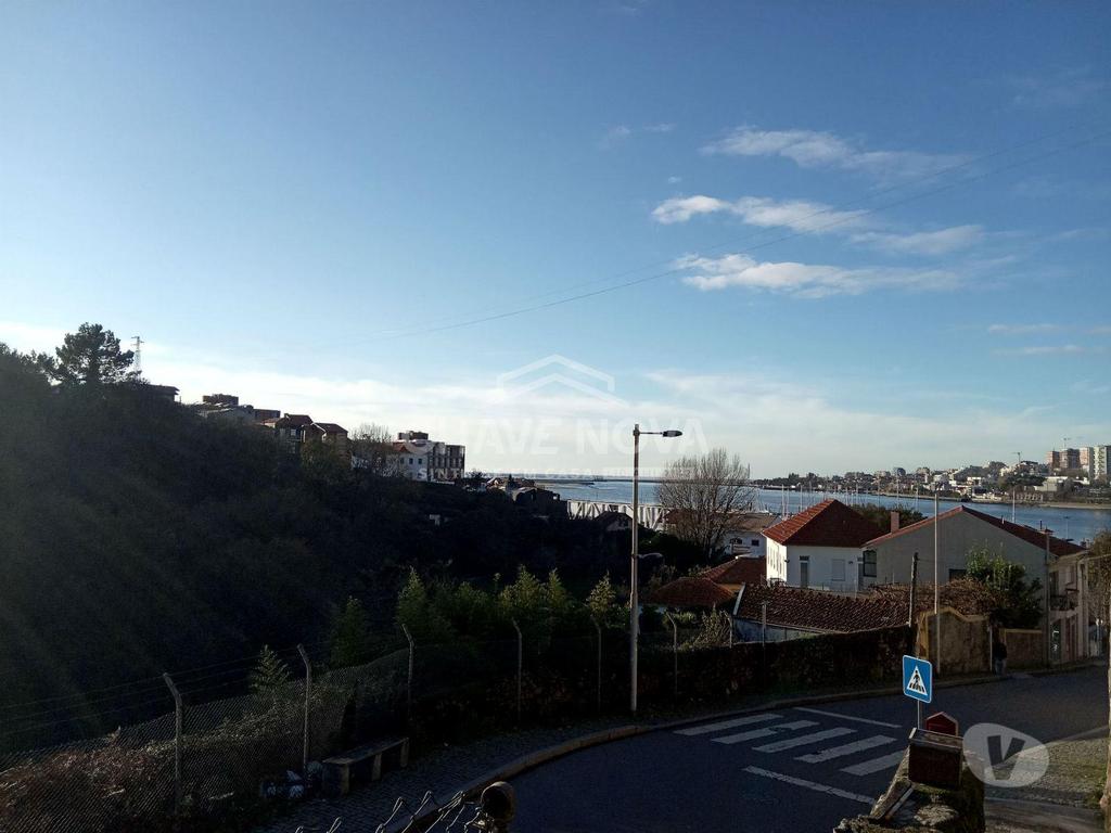 Comprar Loja Vila Nova de Gaia - Fotos para Venda de quatro imóveis na Afurada