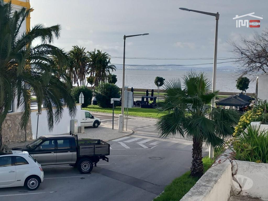 Apartamentos a venda Alcochete - Fotos para Moradia T3 Para Remodelaçao c Vista Rio Tejo - Alcochete