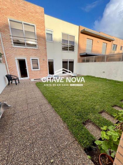 Casas a venda - Fotos para Matosinhos-Moradia V4 em Lavra (Praia Agudela) (RT 02492)