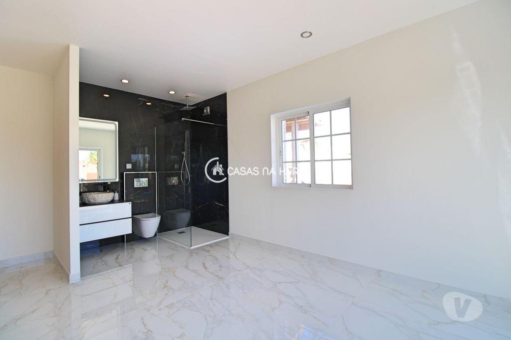 Apartamentos a venda Silves - Fotos para Moradia V3 com jardim, piscina e garagem em Armação de Pêra