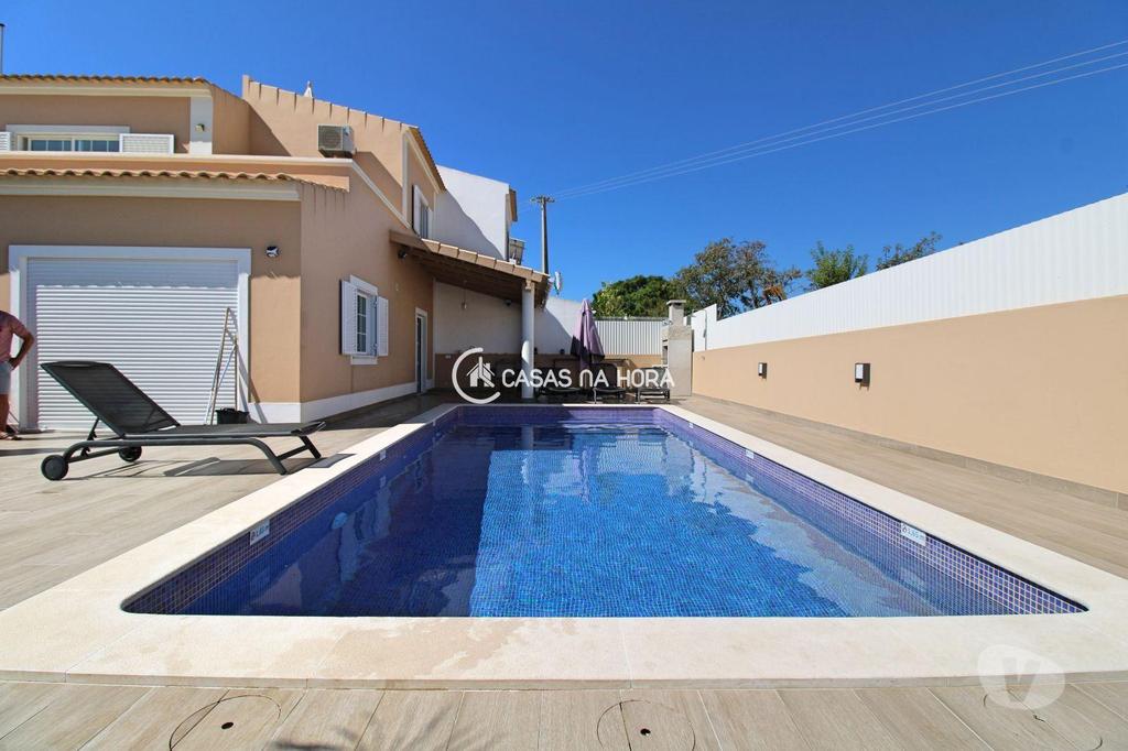 Apartamentos a venda Silves - Fotos para Moradia V3 com jardim, piscina e garagem em Armação de Pêra