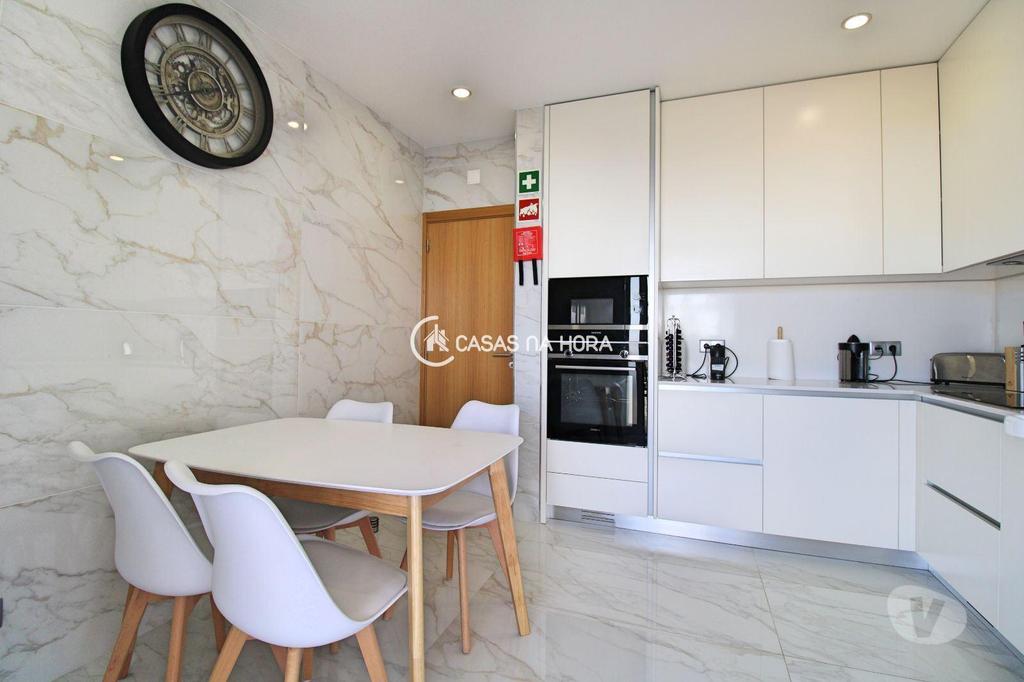 Apartamentos a venda Silves - Fotos para Moradia V3 com jardim, piscina e garagem em Armação de Pêra