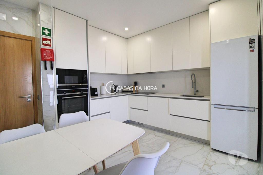 Apartamentos a venda Silves - Fotos para Moradia V3 com jardim, piscina e garagem em Armação de Pêra