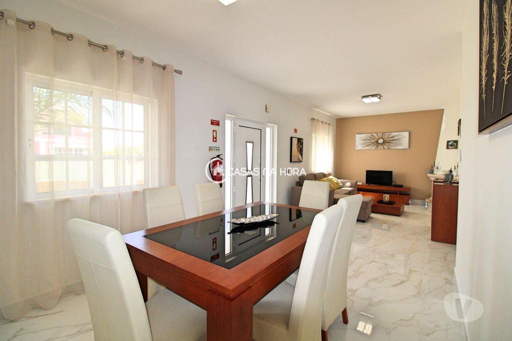 Apartamentos a venda Silves - Fotos para Moradia V3 com jardim, piscina e garagem em Armação de Pêra
