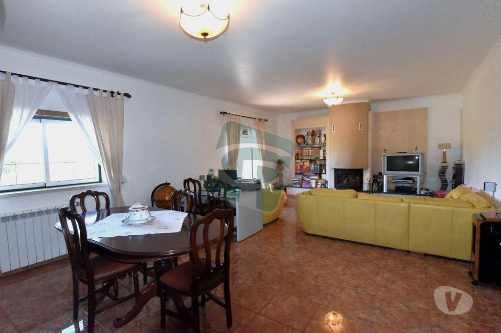 Apartamentos a venda Azambuja - Fotos para Azambuja-Moradia T5 em Alcoentre (MR102)