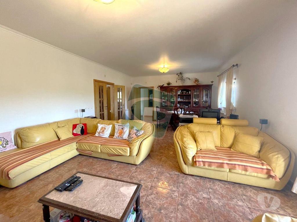Apartamentos a venda Azambuja - Fotos para Azambuja-Moradia T5 em Alcoentre (MR102)