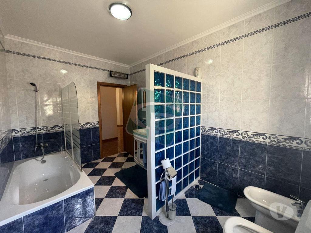 Apartamentos a venda Azambuja - Fotos para Azambuja-Moradia T5 em Alcoentre (MR102)