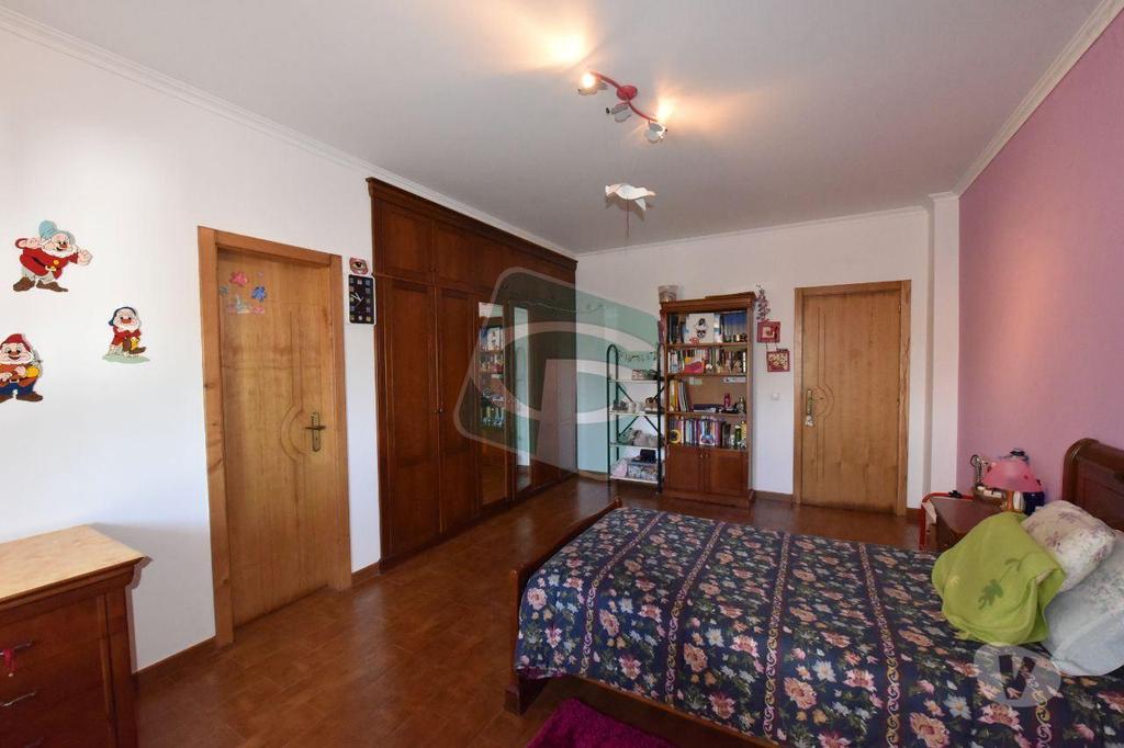 Apartamentos a venda Azambuja - Fotos para Azambuja-Moradia T5 em Alcoentre (MR102)
