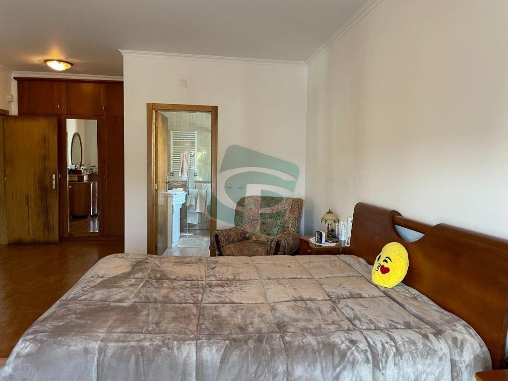 Apartamentos a venda Azambuja - Fotos para Azambuja-Moradia T5 em Alcoentre (MR102)