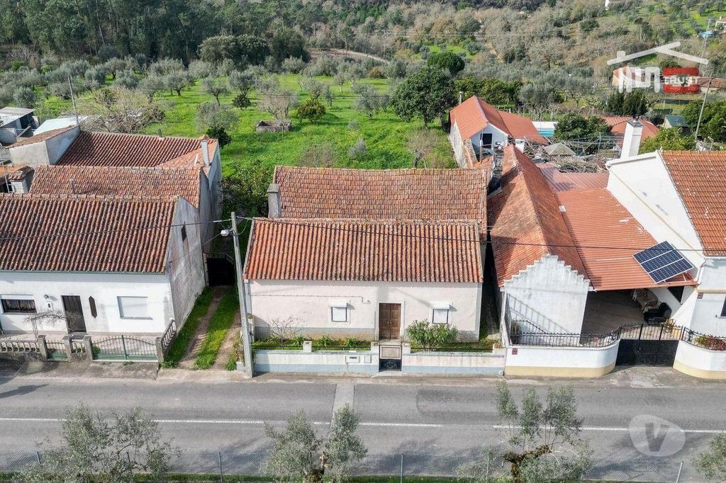 Apartamentos a venda Ourém - Fotos para Moradia térrea com sótão, anexos e logradouro com poço inserida