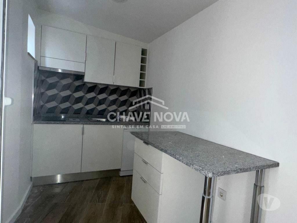 Apartamentos a venda Vila Nova de Gaia - Fotos para Moradia Térrea V1 Renovada Centro Gaia (Estação de Metro Câmara