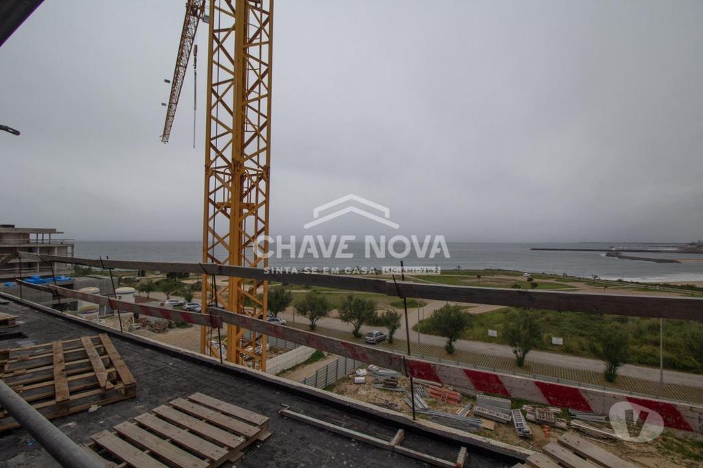 Apartamentos a venda Vila Nova de Gaia - Fotos para Apartamento T5 com terraço em toda a sua envolvência, vistas