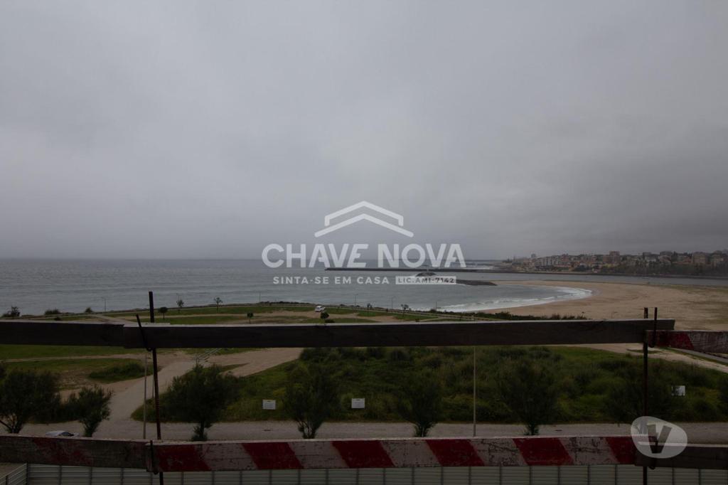 Apartamentos a venda Vila Nova de Gaia - Fotos para Apartamento T5 com terraço em toda a sua envolvência, vistas