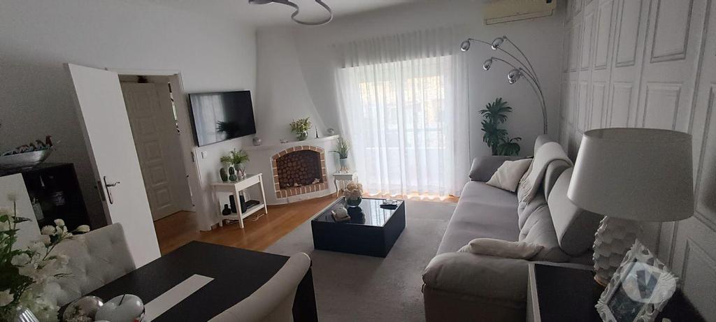 Apartamentos a venda Loulé - Fotos para Loule-Moradia T3 no centro de Quarteira. (VLM 00137)