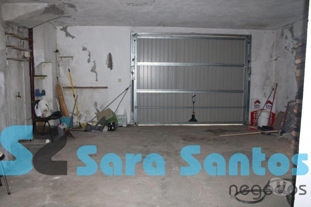 Apartamentos a venda Vila Nova de Gaia - Fotos para Moradia T6 para Recuperar junto Avenida da Republica-Gaia