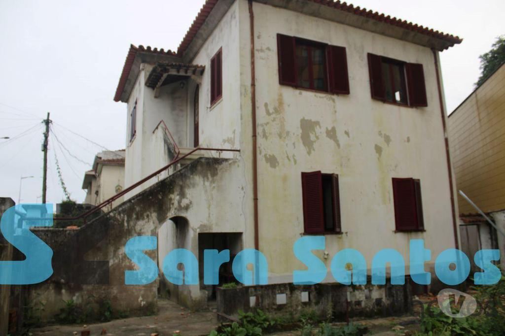 Apartamentos a venda Vila Nova de Gaia - Fotos para Moradia T6 para Recuperar junto Avenida da Republica-Gaia