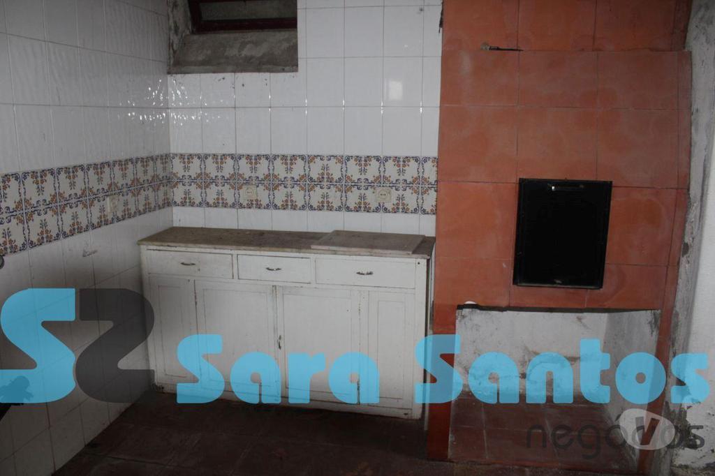 Apartamentos a venda Vila Nova de Gaia - Fotos para Moradia T6 para Recuperar junto Avenida da Republica-Gaia