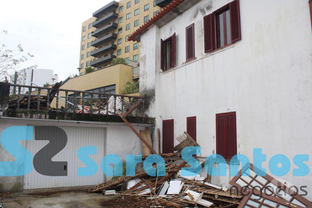 Apartamentos a venda Vila Nova de Gaia - Fotos para Moradia T6 para Recuperar junto Avenida da Republica-Gaia