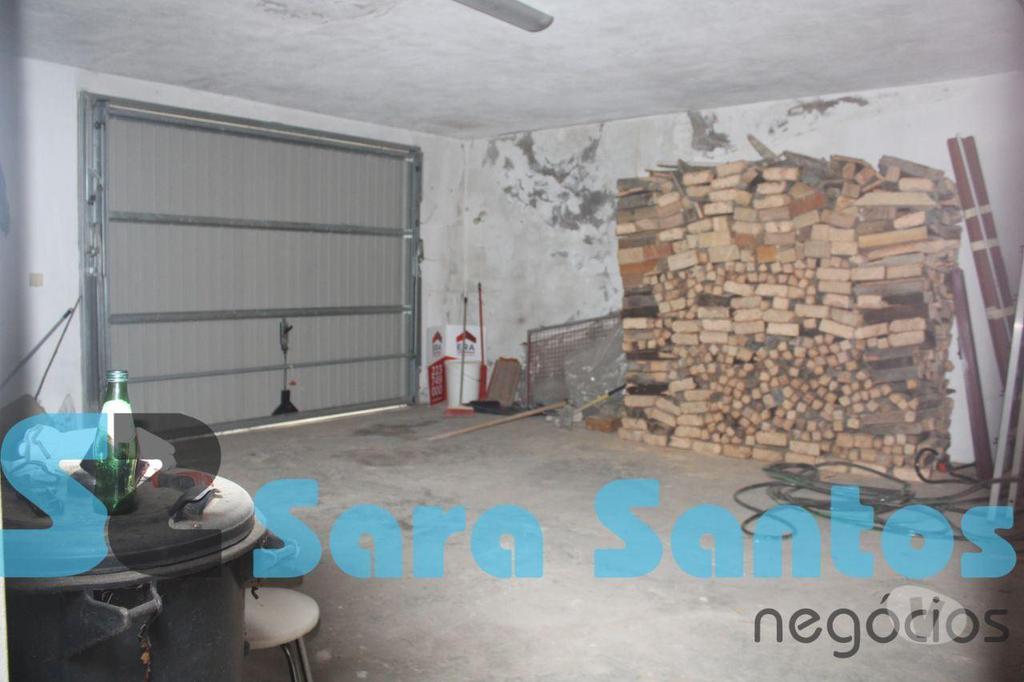 Apartamentos a venda Vila Nova de Gaia - Fotos para Moradia T6 para Recuperar junto Avenida da Republica-Gaia