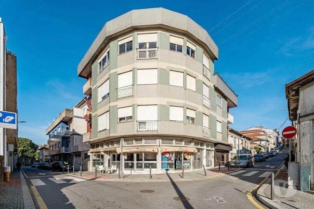 Apartamentos a venda Gondomar - Fotos para Excelente T2 l Areosa c Terraço-renovado em 2023 (04172)