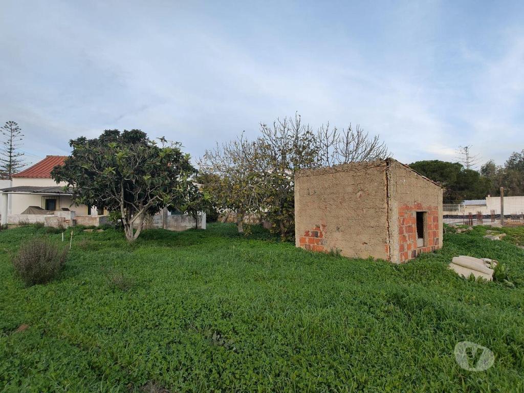 Apartamentos a venda Albufeira - Fotos para Moradia T3 para reabilitar ou possibilidade de construção
