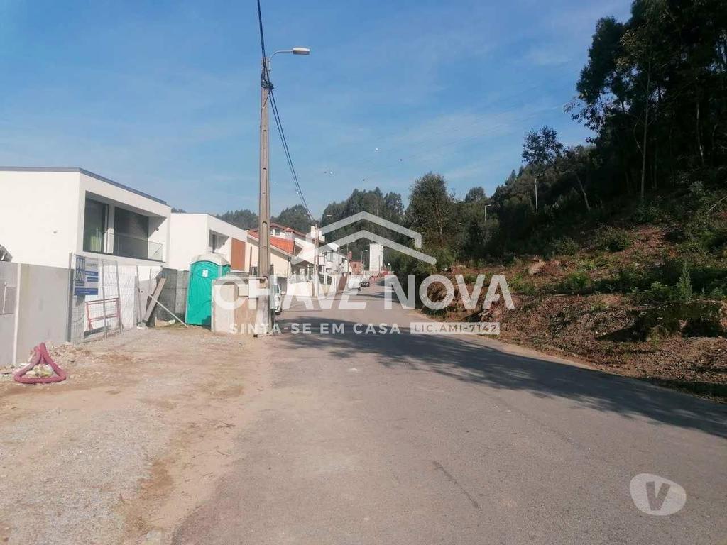 Terrenos Vila Nova de Gaia - Fotos para Terreno com projeto para 2 moradias de 3 frentes. Carvalhos.