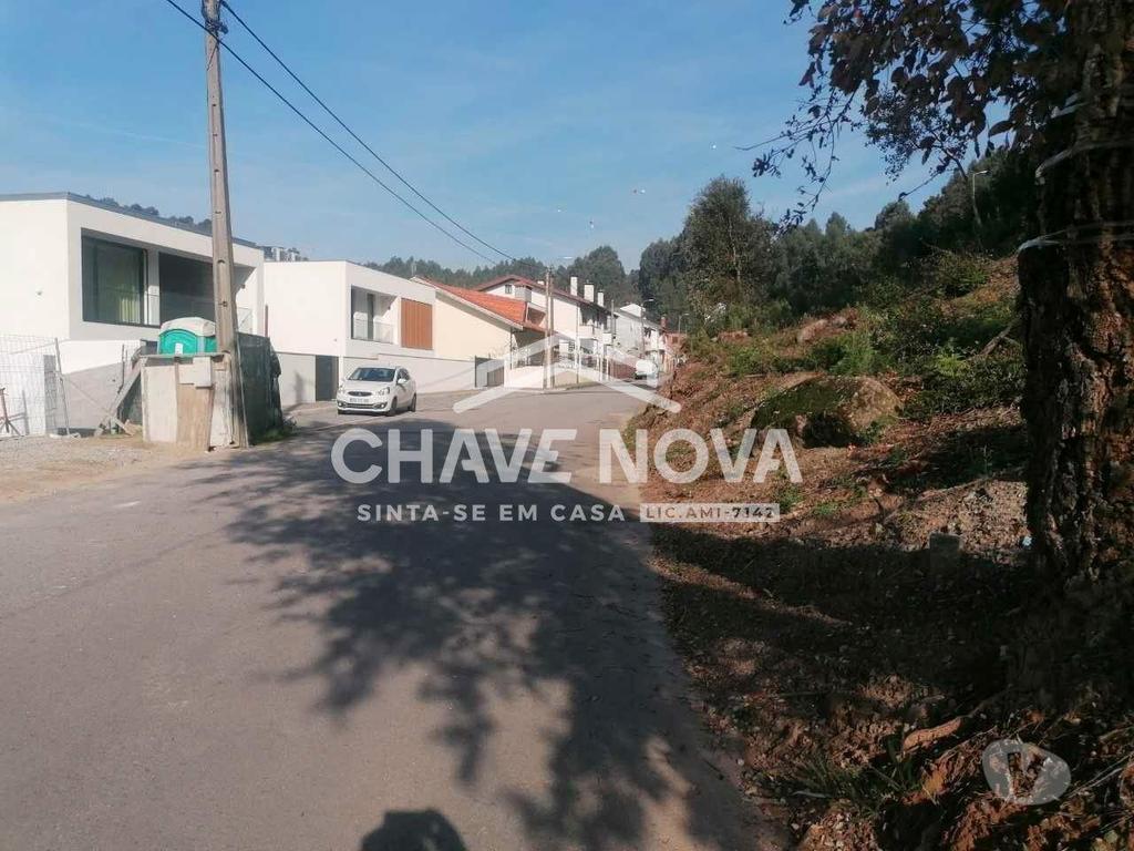 Terrenos Vila Nova de Gaia - Fotos para Terreno com projeto para 2 moradias de 3 frentes. Carvalhos.