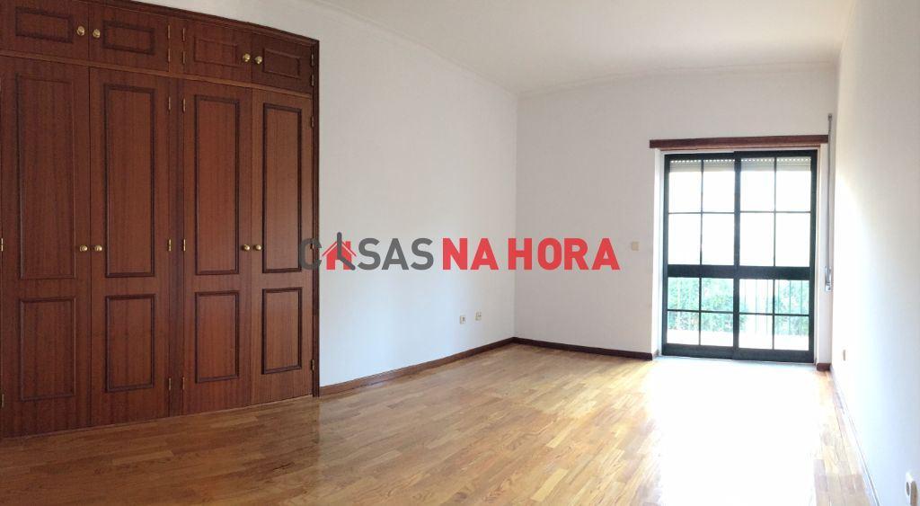 Imóveis para alugar Viseu - Fotos para T3 Dúplex com Grandes Áreas - Centro da Cidade - Viseu