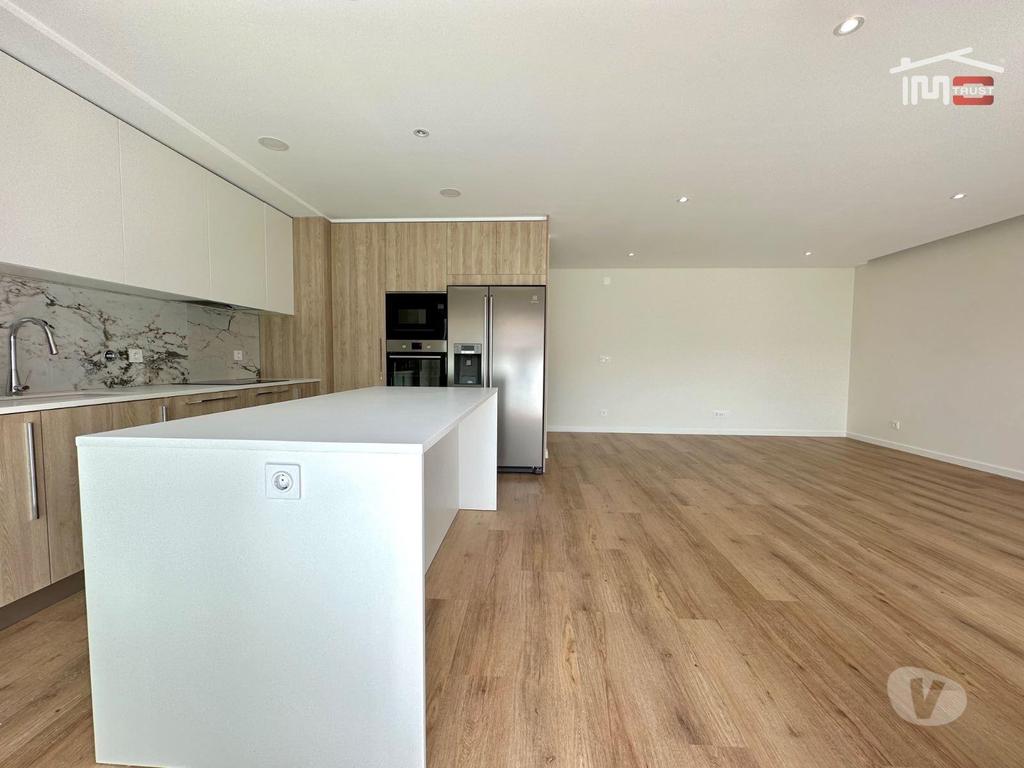 Apartamentos a venda Montijo - Fotos para Excelente Apartamento T3 c Varanda Grande, Parqueamento e