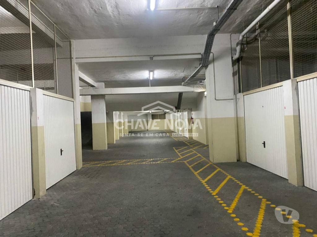 Comprar Loja Vila Nova de Gaia - Fotos para Loja Comercial com alvará para restauração e c garagem.