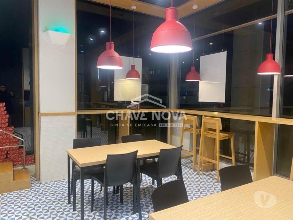 Comprar Loja Vila Nova de Gaia - Fotos para Loja Comercial com alvará para restauração e c garagem.