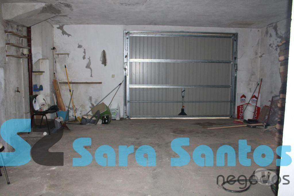 Apartamentos a venda Vila Nova de Gaia - Fotos para Moradia T6 para Recuperar junto Avenida da Republica-Gaia